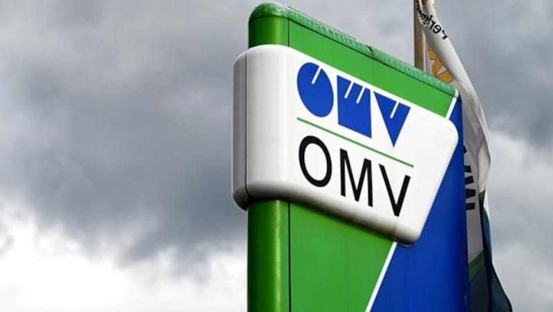 Den SPÖ-Vorschlag, den Ölkonzern OMV wieder zu verstaatlichen, sieht Maurer nicht grundsätzlich ablehnend. (Bild: APA/BARBARA GINDL)