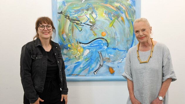 Gunde Lössl und Marlene Poeckh schafften es, dass Christian Ludwig Attersee eigens für die Galerie 422 am Traunsee neueste Bilder malte. (Bild: Wolfgang Spitzbart)
