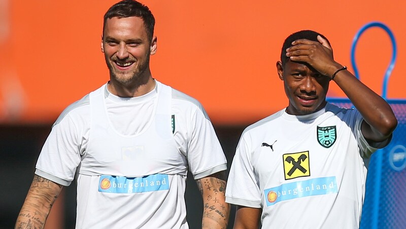 Marko Arnautovic und David Alaba sitzen im Mannschaftsrat. (Bild: GEPA pictures)