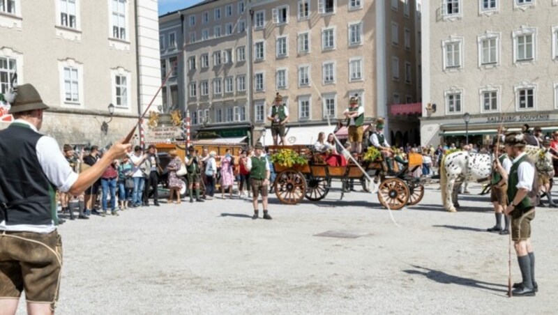 Die Schnalzergruppe aus Abtenau war Teil der Eröffnung der Dult. (Bild: Berger Susi)