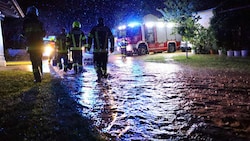 Auch in Wallern (Oberösterreich) schafften die Kanäle die Wassermassen nicht mehr, es gab Überflutungen. (Bild: laumat.at)