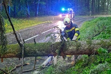 Am Wochenende zog die Unwetterfront „Maya“ über Österreich (Bild: Schalchen in Oberösterreich). (Bild: APA/Manfred Fesl)