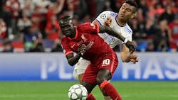 Sadio Mane, hier im Champions-League-Finale im Zweikampf mit Real Madrids Casemiro (Bild: APA/AFP/JAVIER SORIANO)