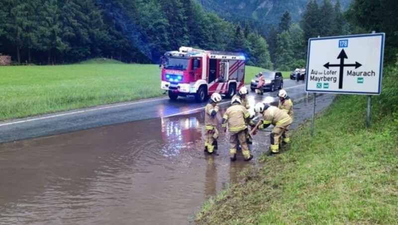 Loferer Straße war auch betroffen (Bild: FF Lofer)