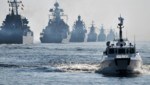 Russische Kriegsschiffe in Sankt Petersburg (Bild: AFP)