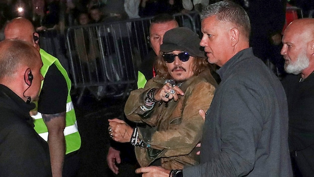 Johnny Depp am 3. Juni 2022 nach seinem Konzert mit Jeff Beck in Gateshead (Bild: APA/AP Photo/Scott Heppell)
