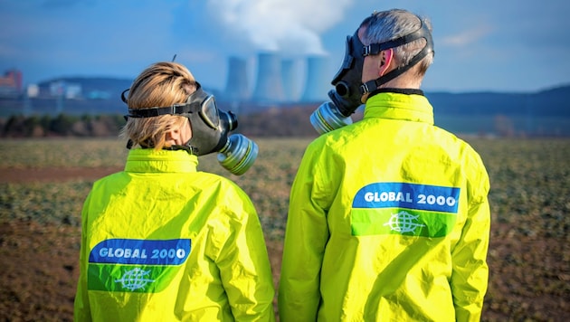 Global-2000-Protest vor dem grenznahen AKW Mochovce in der Slowakei (Bild: GLOBAL 2000/Christopher Glanzl)