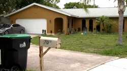 In diesem Haus in Florida hat ein zweijähriger Bub seinen Vater mit einer ungesicherten Waffe erschossen. (Bild: kameraOne (Screenshot))