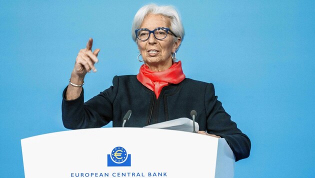Christine Lagarde, Chefin der EU-Zentralbank, kündigte „weitere Zins-Schritte im Herbst“ an. (Bild: AFP/Thomas Lohnes)