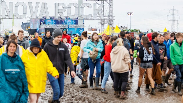 Der Beginn des diesjährigen Nova Rock Festivals war von starkem Regen geprägt. (Bild: APA/FLORIAN WIESER)