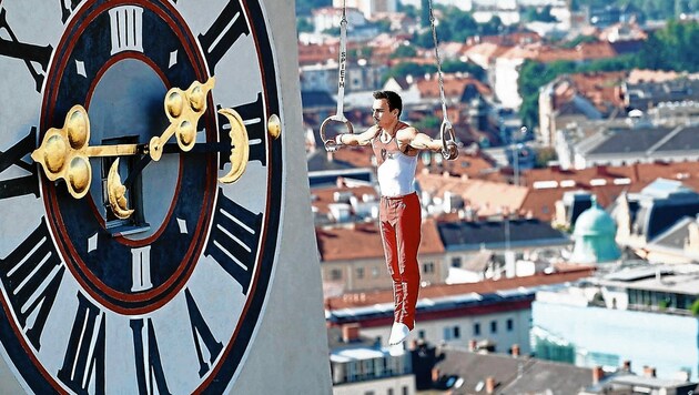 Die besten Sportler Österreichs wie Turner Vinzenz Höck suchen unter dem Uhrturm ihre neuen Meister. (Bild: OeFT/Leo Hagen)