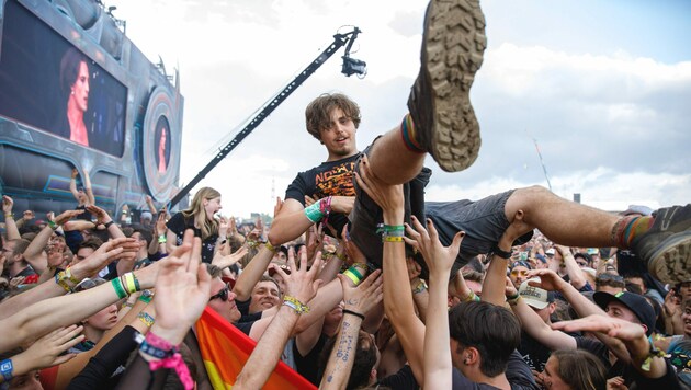 Die besseren Wetterbedingungen sorgten am Nova Rock für noch mehr gute Stimmung. (Bild: APA/FLORIAN WIESER)