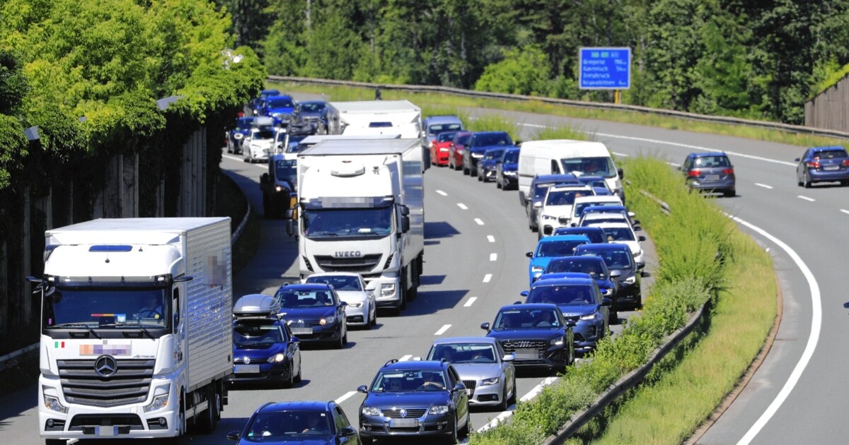 Big traffic jams – summer vacation starts in Eastern Austria | Today ...