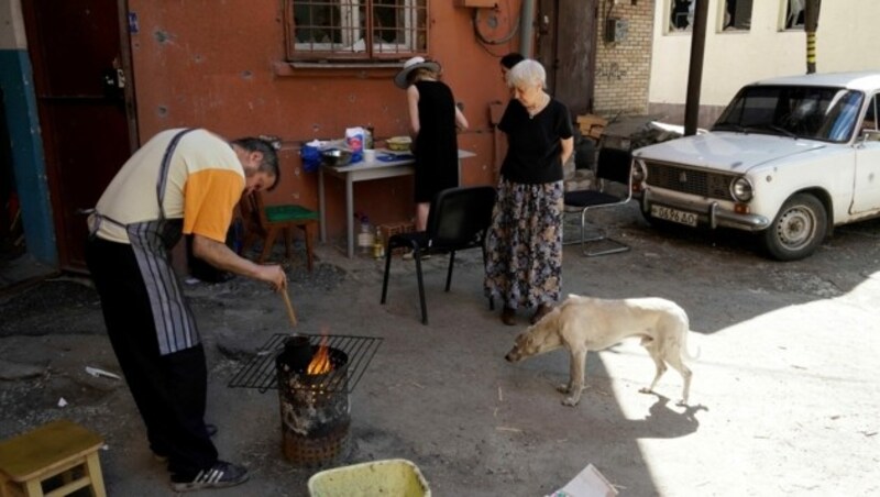 Strom- und Wasserversorgung in Mariupol sind weitgehend zusammengebrochen, doch viele Menschen können die Stadt weiter nicht verlassen. Nun droht der Ausbruch von Seuchen. (Bild: AFP)