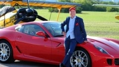 Er liebt schnelle Autos, ist der selbsternannte Mister Ferrari. Aber bei seiner Freundschaft zu Richard Lugner hört sich der Spaß bei Heribert Kasper auf. (Bild: Heribert Kasper)