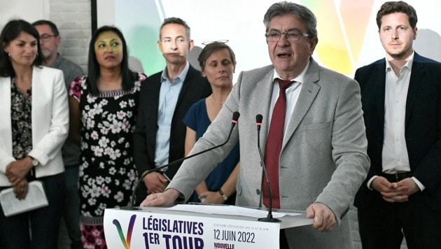 Linkspolitiker Jean-Luc Mélenchon führt die Oppositionsallianz gegen Macrons liberales Bündnis an. (Bild: AFP)