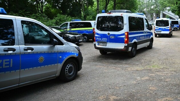 Einsatzkräfte in Mannheim (Archivbild) (Bild: APA/PR-Video/Rene Priebe)