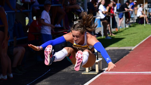 Chiara Schuler schnappte sich bei der U23-Meisterschaft in Reutte (Tirol) gleich drei Gold- und eine Silbermedaille. Das absolute Highlight: Ihre neue Bestleistung von 6,10 Meter im Weitsprung. (Bild: Martina Albel/ÖLV)