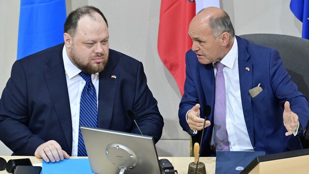 von links: Der ukrainische Parlamentspräsident Ruslan Stefantschuk und sein österreichischer Amtskollege Wolfgag Sobotka (Bild: APA/HANS PUNZ)