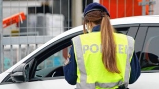 Immer wieder werden Lenker ohne Führerschein aus dem Verkehr gezogen (Symbolbild). (Bild: Sepp Pail)