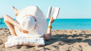 Im Urlaub in Ruhe entspannen: Wir erklären Ihnen, was Sie bzw. Ihr Chef in Ihrem Urlaub dürfen. (Bild: stock.adobe.com - dragonstock)