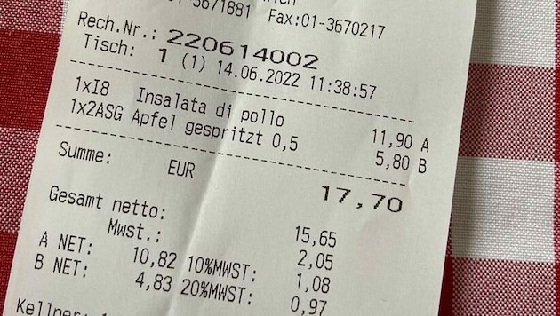 Geschmalzen: 5,80 Euro für einen großen Apfelsaft gespritzt (Bild: "Krone"-Leserreporter)