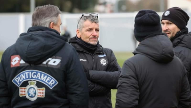 Mathias Berthold (2. v. li.) war in den vergangenen zwei Saisonen bei Sturm Graz als Team- und Persönlichkeitsentwickler tätig. (Bild: GEPA pictures)