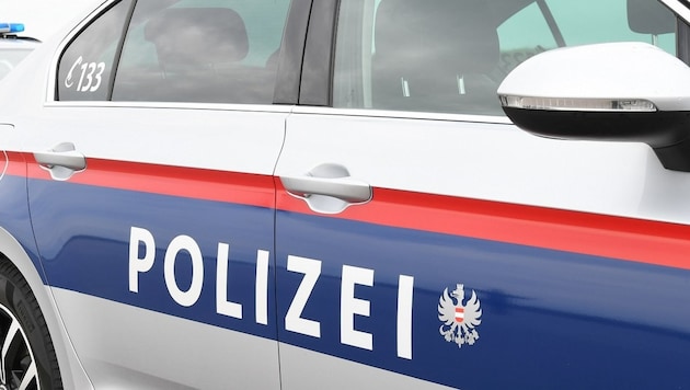 Die Polizei wegen zweier Einbrüche in der Gemeinde Liebenfels. (Bild: P. Huber)