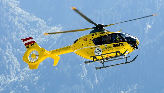 The seriously injured man was flown to hospital by helicopter. (Bild: Mathis Fotografie)