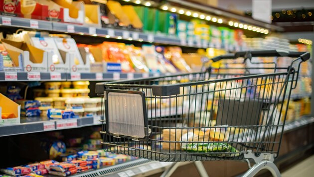 Was die Supermärkte den Erzeugern zahlen, ist am Regal nicht ersichtlich.  (Bild: monticellllo - stock.adobe.com)