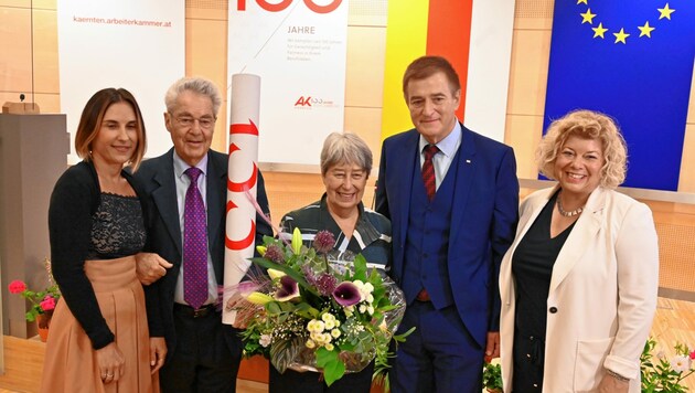 Heinz Fischer und seine Frau Margit gratulierten den offiziellen Vertretern der Kärntner Arbeiterkammer. (Bild: EVELYN HRONEK)