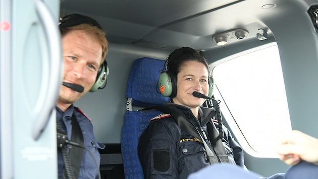 Die Kursteilnehmer kamen aus ganz Österreich und konnten im Rahmen der Ausbildung selbst im Hubschrauber mitfliegen. (Bild: Huber Patrick)
