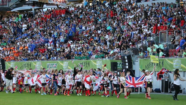 Mädchen und Burschen aus 25 Nationen werden heute beim großen Einmarsch im Klagenfurter Wörthersee-Stadion gemeinsam feiern. (Bild: Unitedworldgames)