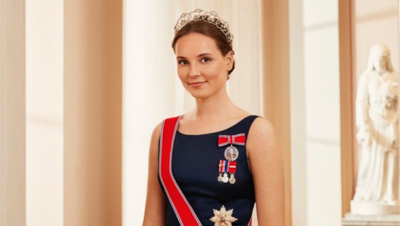 Prinzessin Ingrid Alexandra auf dem ersten Porträt, auf dem sie mit Diadem zu sehen ist. (Bild: Ida Bjørvik, The Royal Court)