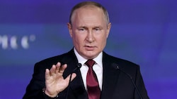 Meister der Selbstinszenierung: Russlands Machthaber Wladimir Putin (Bild: AP)
