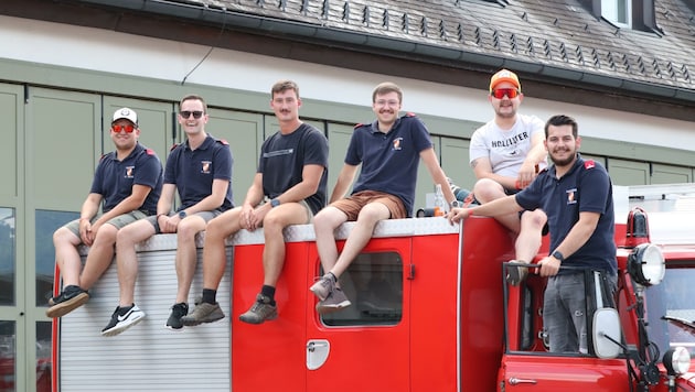 Floriani reisten zur 10. Feuerwehrauto–WM an. (Bild: Roland Hölzl)