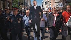 Putin ist in Belgrad mehr als ein Pappkamerad. Er ist der Politiker der Herzen bei den einzigen prorussischen Demos in Europa. (Bild: AFP/Andrej ISAKOVIC)