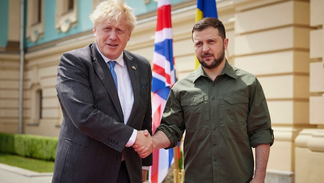 Der britische Premierminister Boris Johnson besuchte den ukrainischen Präsidenten Wolodymyr Selenskyj. (Bild: AP)