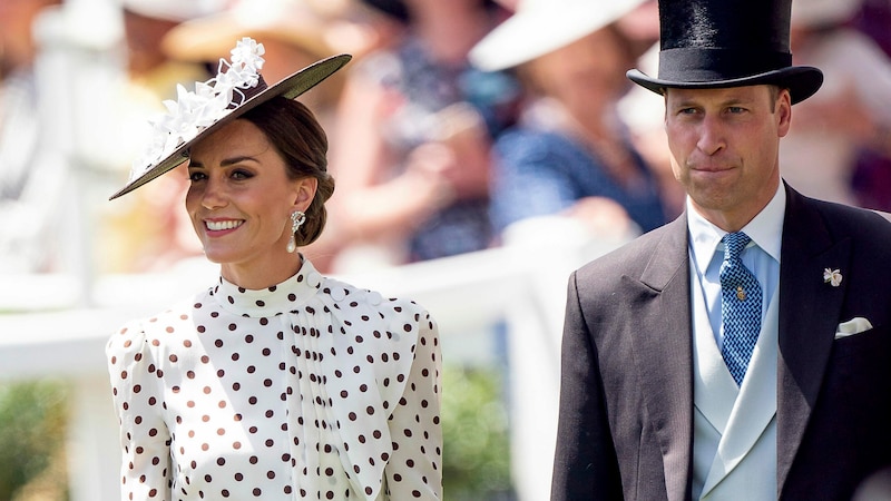 Herzogin Kate und Prinz William kamen am Freitag zum traditionellen Pferderennen nach Ascot. (Bild: PA Wire/AP)