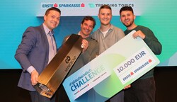 Michael Renz, Clemens Regehr, Lukas Renz und Merkur Smajlaj freuen sich über den Titel „Start-up des Jahres“. (Bild: Erste Bank/Daniel Hinterramskogler)