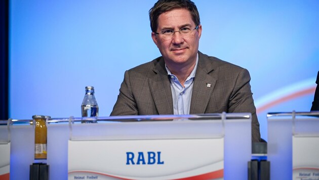 Der Welser FPÖ-Bürgermeister Rabl, seit acht Jahren nicht mehr als Anwalt tätig (Bild: Alexander Schwarzl)
