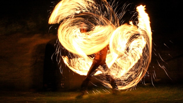 Die Feuershow in Villach nahm eine schreckliche Wende. (Symbolfoto) (Bild: Ronald - stock.adobe.com)