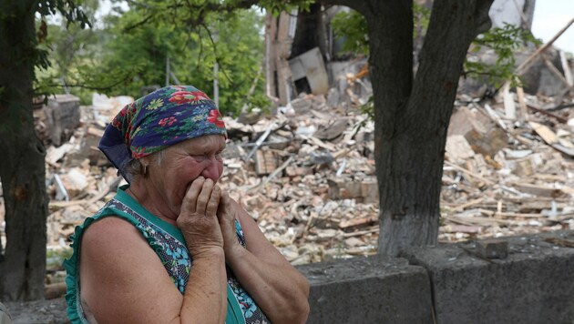 Zivilistin in der Nähe von Lyssytschansk (Bild: AFP)