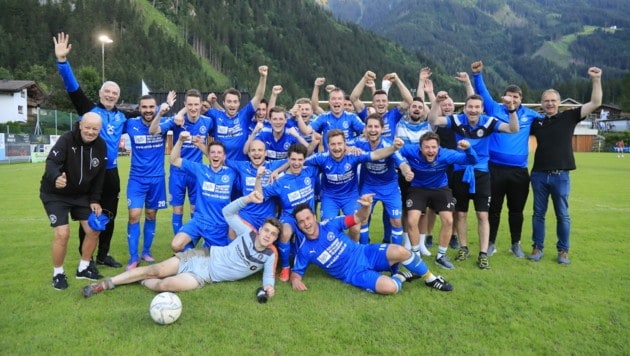 Landesliga Ost - SV Mayrhofen: Ese fue un asunto claro para el equipo de Zillertal, que aseguró el título por un amplio margen.  El equipo de Thomas Fiegl se destacó en ataque y defensa, anotó la mayor cantidad de goles y concedió la menor cantidad.  (Imagen: Christof Birbaumer / Kronenzeitung)