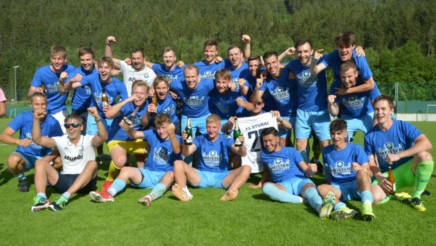 Segunda clase media - FC Stubai II: En la primera temporada completa desde la fundación de FC Stubai en 2019, el dúo ganó el título.  En el duelo de fondo con Mayrhofen II, nada se dejó al azar.  (Imagen: Amir Beganovic)