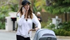 Arnold Schwarzenegger Tochter Katherine Schwarzenegger-Pratt mit Kinderwagen unterwegs. (Bild: www.photopress.at)