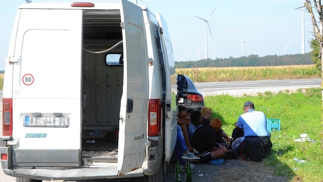 Schlepper nutzen wieder vermehrt weiße Kastenwagen, um Migranten illegal über die Grenzen zu transportieren. (Bild: Monatsrevue/Thomas Lenger)