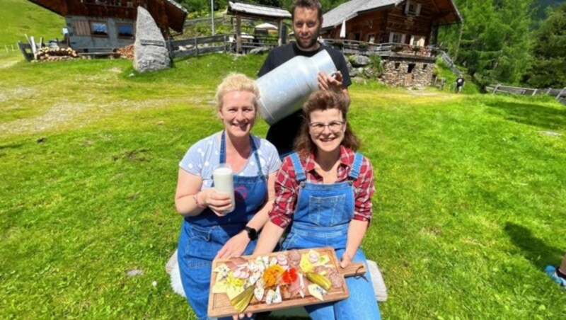 Auf der Leppner Alm kann man nicht nur wandern, bei der Ochsnerhütte gibt’s eine gschmackige Brettljause. (Bild: Elisa Aschbacher)