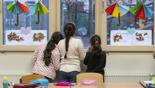 Deutschförderklasse (Archivbild) (Bild: JOE KLAMAR / AFP)