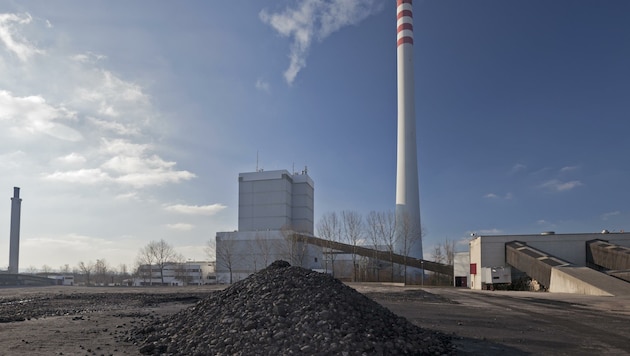 Ein letztes Häufchen Kohle kurz vor der Stilllegung des Kohlekraftwerks Riedersbach 2 im März 2016. (Bild: Energie AG)